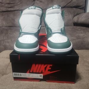 Nike Kids Green and White Sneakers
